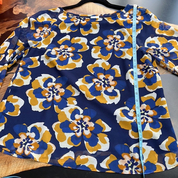 NWOT CAbi top, size Small. - Picture 8 of 10